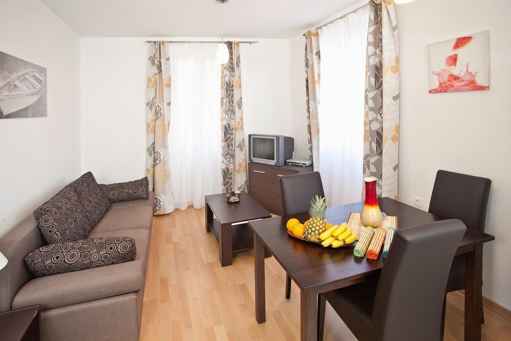 Apartments Goda Center Of سبليت الغرفة الصورة
