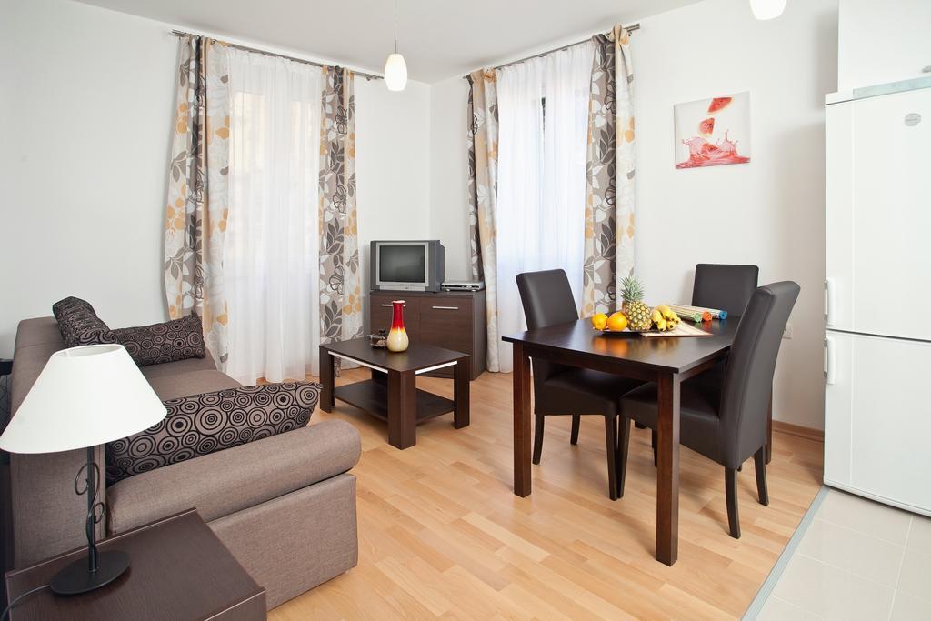 Apartments Goda Center Of سبليت الغرفة الصورة